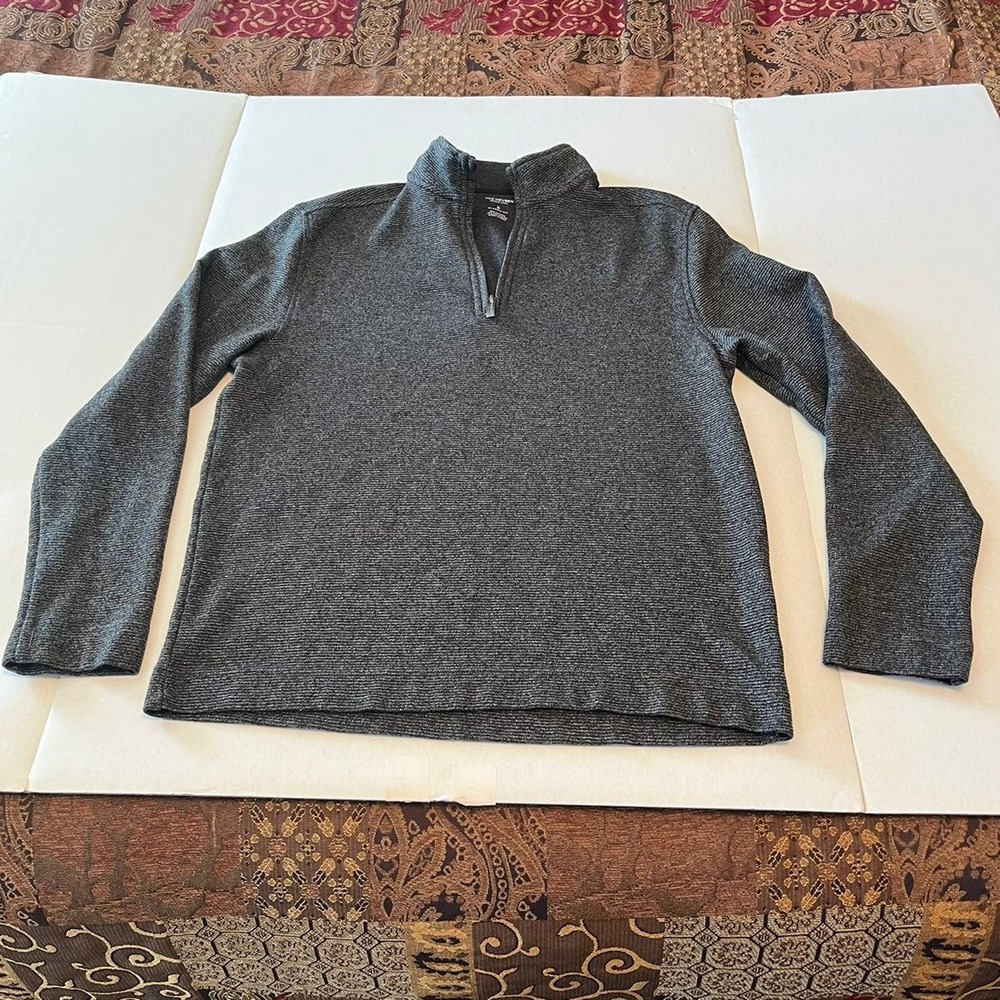 Van Heusen Never Tuck 1/4 Zip Pullover. Grey mens small.